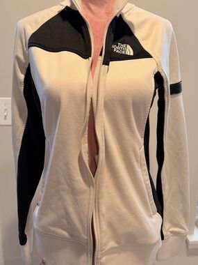 The North Face Women's Cream and Black Full-Zip Jacket